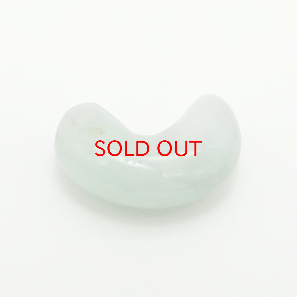 画像2: 【一点物】 【希少】 糸魚川翡翠 勾玉 3.2g 新潟県  幸運 ひすい ヒスイ 国石 パワーストーン 天然石 硬玉 ジェダイド  5月誕生石 糸魚川ひすい 健康運 お守り カラーストーン (2)