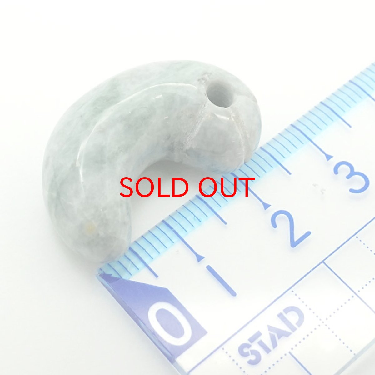 画像4: 【一点物】 【希少】 糸魚川翡翠 勾玉 8.4g 新潟県  幸運 ひすい ヒスイ 国石 パワーストーン 天然石 硬玉 ジェダイド  5月誕生石 糸魚川ひすい 健康運 お守り カラーストーン (4)