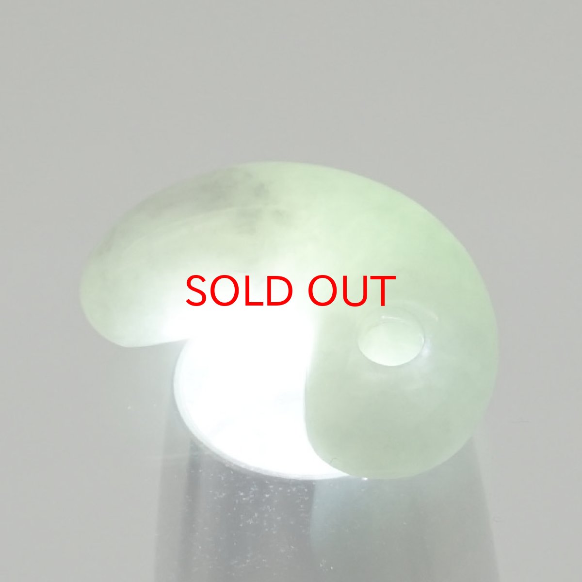 画像5: 【一点物】 【希少】 糸魚川翡翠 勾玉 12.4g 新潟県  幸運 ひすい ヒスイ 国石 パワーストーン 天然石 硬玉 ジェダイド  5月誕生石 糸魚川ひすい 健康運 お守り カラーストーン (5)