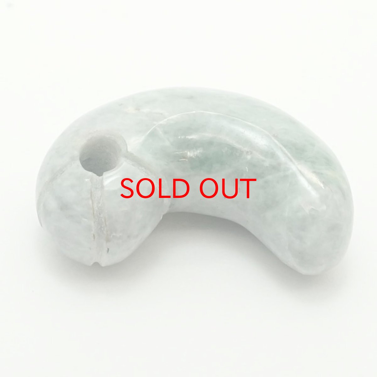 画像2: 【一点物】 【希少】 糸魚川翡翠 勾玉 8.4g 新潟県  幸運 ひすい ヒスイ 国石 パワーストーン 天然石 硬玉 ジェダイド  5月誕生石 糸魚川ひすい 健康運 お守り カラーストーン (2)