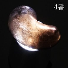 画像9: 山梨黒平黒水晶 勾玉 約30mm 【 一点もの 】 山梨県産 日本の石 稀少価値 日本銘石 国産水晶 黒平 お守り パワーストーン 天然石 カラーストーン (9)