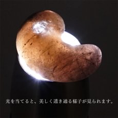 画像3: 山梨黒平黒水晶 勾玉 約26mm 【 一点もの 】 山梨県産 日本の石 稀少価値 日本銘石 国産水晶 黒平 お守り パワーストーン 天然石 カラーストーン (3)