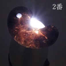 画像5: 山梨黒平黒水晶 勾玉 約30mm 【 一点もの 】 山梨県産 日本の石 稀少価値 日本銘石 国産水晶 黒平 お守り パワーストーン 天然石 カラーストーン (5)