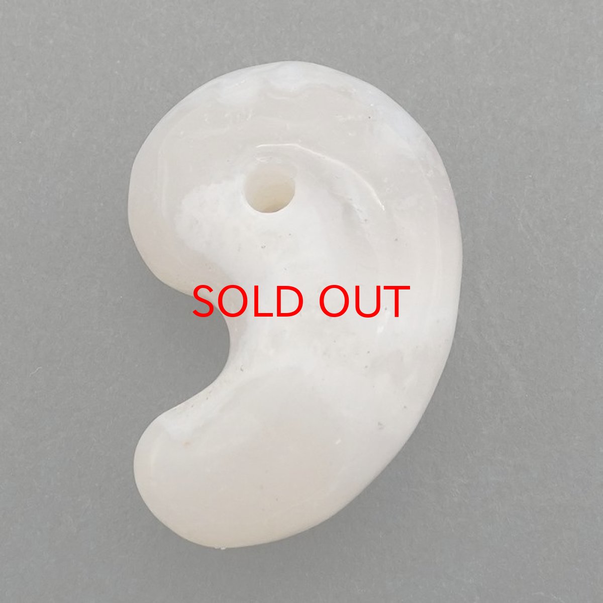 画像3: 【 一点もの 】山形メノウ 勾玉 30mm 日本銘石 国石 山形県産 日本製 自社製 Yamagata Agate magatama 瑪瑙 めのう  天然石 パワーストーン カラーストーン (3)