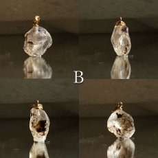 画像4: 《二次鉱床産 ナチュラル原石》 フェナカイト ラフ 原石 ペンダントトップ K18 5.3ct 日本製 【 1点もの 】ロシア産 ラフ原石 Phenakite 希少石 レア  天然石 フェナス石 鉱物 ネックレス 【 送料無料 】パワーストーン 浄化 お守り 天然石 カラーストーン (4)