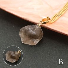 画像5: 《二次鉱床産 ナチュラル原石》 フェナカイト ラフ 原石 ペンダントトップ K18 4.8ct 日本製 【 1点もの 】ロシア産 ラフ原石 Phenakite 希少石 レア  天然石 フェナス石 鉱物 ネックレス 【 送料無料 】パワーストーン 浄化 お守り 天然石 カラーストーン (5)