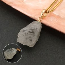 画像3: 《二次鉱床産 ナチュラル原石》 フェナカイト ラフ 原石 ペンダントトップ K18 6.9ct 日本製 【 1点もの 】ロシア産 ラフ原石 Phenakite 希少石 レア  天然石 フェナス石 鉱物 ネックレス 【 送料無料 】パワーストーン 浄化 お守り 天然石 カラーストーン (3)