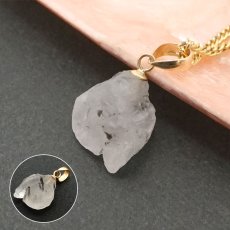 画像3: 《二次鉱床産 ナチュラル原石》 フェナカイト ラフ 原石 ペンダントトップ K18 3.2ct 日本製 【 1点もの 】ロシア産 ラフ原石 Phenakite 希少石 レア  天然石 フェナス石 鉱物 ネックレス 【 送料無料 】パワーストーン 浄化 お守り 天然石 カラーストーン (3)