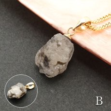 画像5: 《二次鉱床産 ナチュラル原石》 フェナカイト ラフ 原石 ペンダントトップ K18 3.7ct 日本製 【 1点もの 】ロシア産 ラフ原石 Phenakite 希少石 レア  天然石 フェナス石 鉱物 ネックレス 【 送料無料 】パワーストーン 浄化 お守り 天然石 カラーストーン (5)