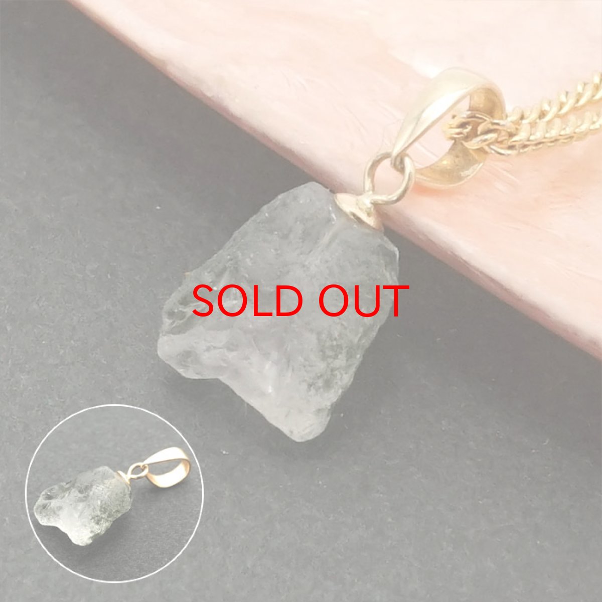 画像3: 《二次鉱床産 ナチュラル原石》 フェナカイト ラフ 原石 ペンダントトップ K18 2.1ct 日本製 【 1点もの 】ロシア産 ラフ原石 Phenakite 希少石 レア  天然石 フェナス石 鉱物 ネックレス 【 送料無料 】パワーストーン 浄化 お守り 天然石 カラーストーン (3)