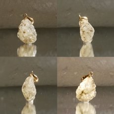 画像2: 《二次鉱床産 ナチュラル原石》 フェナカイト ラフ 原石 ペンダントトップ K18 3.9ct 日本製 【 1点もの 】ロシア産 ラフ原石 Phenakite 希少石 レア  天然石 フェナス石 鉱物 ネックレス 【 送料無料 】パワーストーン 浄化 お守り 天然石 カラーストーン (2)