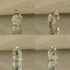 画像2: 《二次鉱床産 ナチュラル原石》 フェナカイト ラフ 原石 ペンダントトップ K18 2.7ct 日本製 【 1点もの 】ロシア産 ラフ原石 Phenakite 希少石 レア  天然石 フェナス石 鉱物 ネックレス 【 送料無料 】パワーストーン 浄化 お守り 天然石 カラーストーン (2)