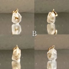 画像4: 《二次鉱床産 ナチュラル原石》 フェナカイト ラフ 原石 ペンダントトップ K18 2.7ct 日本製 【 1点もの 】ロシア産 ラフ原石 Phenakite 希少石 レア  天然石 フェナス石 鉱物 ネックレス 【 送料無料 】パワーストーン 浄化 お守り 天然石 カラーストーン (4)