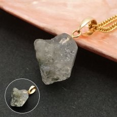 画像3: 《二次鉱床産 ナチュラル原石》 フェナカイト ラフ 原石 ペンダントトップ K18 4.4ct 日本製 【 1点もの 】ロシア産 ラフ原石 Phenakite 希少石 レア  天然石 フェナス石 鉱物 ネックレス 【 送料無料 】パワーストーン 浄化 お守り 天然石 カラーストーン (3)