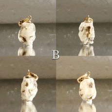 画像4: 《二次鉱床産 ナチュラル原石》 フェナカイト ラフ 原石 ペンダントトップ K18 3.7ct 日本製 【 1点もの 】ロシア産 ラフ原石 Phenakite 希少石 レア  天然石 フェナス石 鉱物 ネックレス 【 送料無料 】パワーストーン 浄化 お守り 天然石 カラーストーン (4)