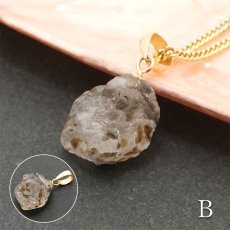 画像5: 《二次鉱床産 ナチュラル原石》 フェナカイト ラフ 原石 ペンダントトップ K18 4.2ct 日本製 【 1点もの 】ロシア産 ラフ原石 Phenakite 希少石 レア  天然石 フェナス石 鉱物 ネックレス 【 送料無料 】パワーストーン 浄化 お守り 天然石 カラーストーン (5)