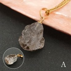 画像3: 《二次鉱床産 ナチュラル原石》 フェナカイト ラフ 原石 ペンダントトップ K18 4.8ct 日本製 【 1点もの 】ロシア産 ラフ原石 Phenakite 希少石 レア  天然石 フェナス石 鉱物 ネックレス 【 送料無料 】パワーストーン 浄化 お守り 天然石 カラーストーン (3)