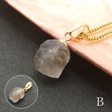 画像5: 《二次鉱床産 ナチュラル原石》 フェナカイト ラフ 原石 ペンダントトップ K18 2.7ct 日本製 【 1点もの 】ロシア産 ラフ原石 Phenakite 希少石 レア  天然石 フェナス石 鉱物 ネックレス 【 送料無料 】パワーストーン 浄化 お守り 天然石 カラーストーン (5)