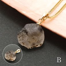 画像5: 《二次鉱床産 ナチュラル原石》 フェナカイト ラフ 原石 ペンダントトップ K18 5.3ct 日本製 【 1点もの 】ロシア産 ラフ原石 Phenakite 希少石 レア  天然石 フェナス石 鉱物 ネックレス 【 送料無料 】パワーストーン 浄化 お守り 天然石 カラーストーン (5)
