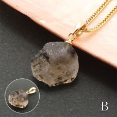 画像5: 《二次鉱床産 ナチュラル原石》 フェナカイト ラフ 原石 ペンダントトップ K18 5.3ct 日本製 【 1点もの 】ロシア産 ラフ原石 Phenakite 希少石 レア  天然石 フェナス石 鉱物 ネックレス 【 送料無料 】パワーストーン 浄化 お守り 天然石 カラーストーン (5)