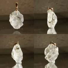 画像2: 《二次鉱床産 ナチュラル原石》 フェナカイト ラフ 原石 ペンダントトップ K18 9.3ct 日本製 【 1点もの 】ロシア産 ラフ原石 Phenakite 希少石 レア  天然石 フェナス石 鉱物 ネックレス 【 送料無料 】パワーストーン 浄化 お守り 天然石 カラーストーン (2)