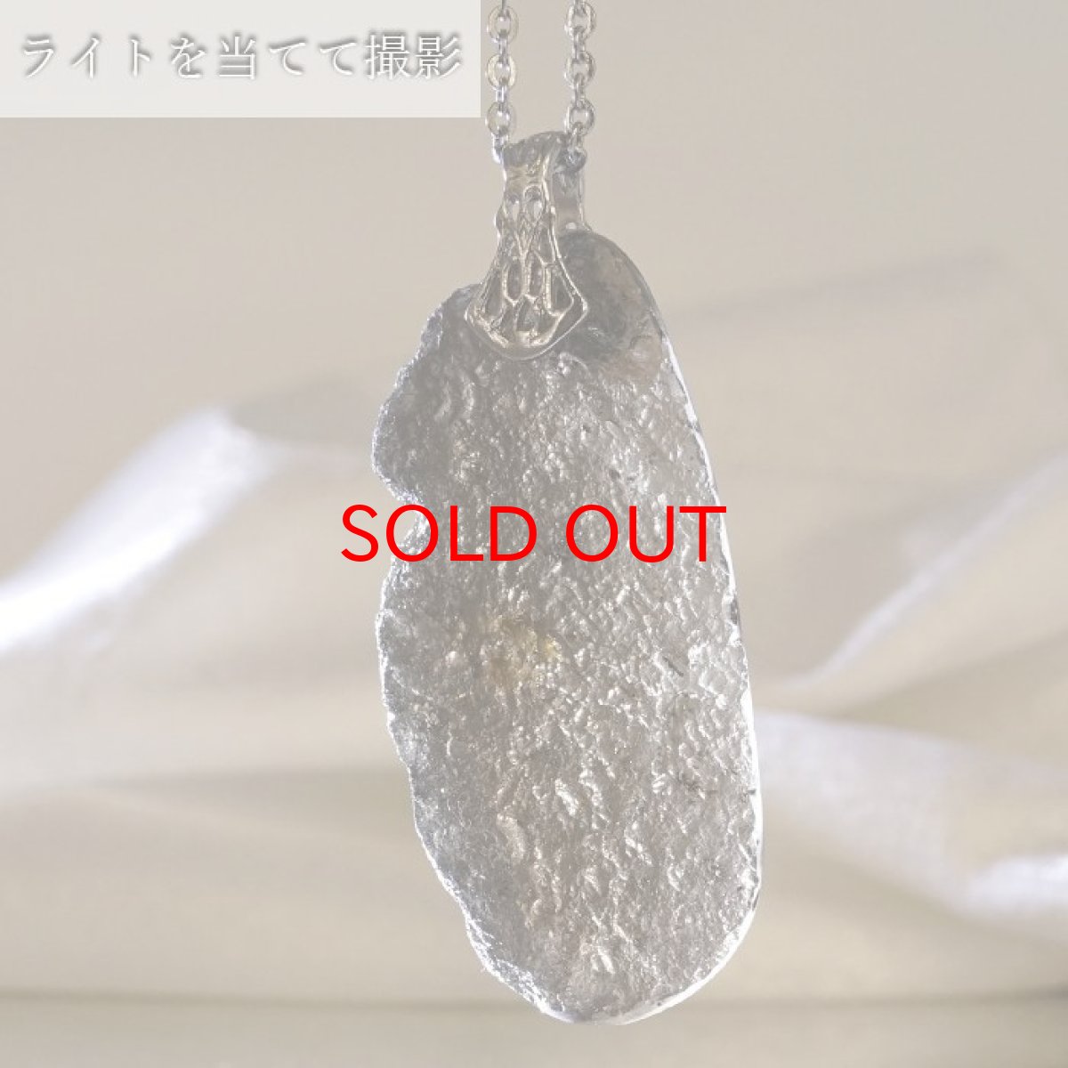 画像3: アグニマニタイト ペンダントトップ 真鍮  インドネシア産 H&E社推奨【 一点物 】 天然ガラス 超希少原石 テクタイト レア 天然石 パワーストーン カラーストーン (3)