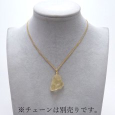 画像3: 【一点物】リビアングラス ペンダントトップ K18 リビア砂漠産 Libyan glass ガラス 隕石 宇宙 ガラス質 癒し 天然石 パワーストーン カラーストーン (3)