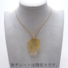 画像4: 【一点物】リビアングラス ペンダントトップ K18 リビア砂漠産 Libyan glass ガラス 隕石 宇宙 ガラス質 癒し 天然石 パワーストーン カラーストーン (4)