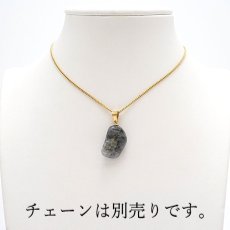 画像15: 【一点もの】【 日本の石 】 糸魚川翡翠 ペンダントトップ 新潟県産 ブラック 黒 Itoigawa Jade 翡翠 ひすい 日本製 ゴールド ネックレス トップ お守り 天然石 パワーストーン 日本銘石 カラーストーン (15)