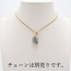 画像9: 【一点もの】【 日本の石 】 糸魚川翡翠 ペンダントトップ 新潟県産 グレー Itoigawa Jade 翡翠 ひすい 日本製 ゴールド ネックレス トップ お守り 天然石 パワーストーン 日本銘石 カラーストーン (9)