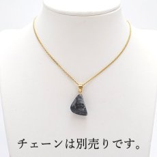 画像5: 【一点もの】【 日本の石 】 糸魚川翡翠 ペンダントトップ 新潟県産 ブラック 黒 Itoigawa Jade 翡翠 ひすい 日本製 ゴールド ネックレス トップ お守り 天然石 パワーストーン 日本銘石 カラーストーン (5)