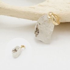 画像3: フェナカイト ラフ 原石 ペンダントトップ K18 3.7ct 日本製 【 1点もの 】ロシア産 ラフ原石 Phenakite 希少石 フェナス石 (3)