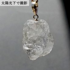 画像5: フェナカイト ラフ 原石 約10.6ct ペンダントトップ K18 日本製 【 1点もの 】 ロシア産 ラフ原石 Phenakite 希少石 フェナス石 鉱物 pendant ネックレス 【 送料無料 】パワーストーン 浄化 お守り 天然石 カラーストーン (5)