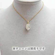 画像3: フェナカイト ラフ 原石 約10.6ct ペンダントトップ K18 日本製 【 1点もの 】 ロシア産 ラフ原石 Phenakite 希少石 フェナス石 鉱物 pendant ネックレス 【 送料無料 】パワーストーン 浄化 お守り 天然石 カラーストーン (3)