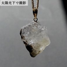 画像5: フェナカイト ラフ 原石 約12.9ct ペンダントトップ K18 日本製 【 1点もの 】 ロシア産 ラフ原石 Phenakite 希少石 フェナス石 鉱物 pendant ネックレス 【 送料無料 】パワーストーン 浄化 お守り 天然石 カラーストーン (5)