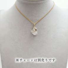 画像3: フェナカイト ラフ 原石 約9.85ct ペンダントトップ K18 日本製 【 1点もの 】 ロシア産 ラフ原石 Phenakite 希少石 フェナス石 鉱物 pendant ネックレス 【 送料無料 】パワーストーン 浄化 お守り 天然石 カラーストーン (3)