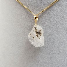 画像4: フェナカイト ラフ 原石 約9.85ct ペンダントトップ K18 日本製 【 1点もの 】 ロシア産 ラフ原石 Phenakite 希少石 フェナス石 鉱物 pendant ネックレス 【 送料無料 】パワーストーン 浄化 お守り 天然石 カラーストーン (4)