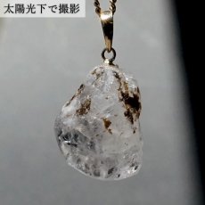 画像5: フェナカイト ラフ 原石 約9.85ct ペンダントトップ K18 日本製 【 1点もの 】 ロシア産 ラフ原石 Phenakite 希少石 フェナス石 鉱物 pendant ネックレス 【 送料無料 】パワーストーン 浄化 お守り 天然石 カラーストーン (5)