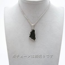 画像4: モルダバイト 原石 ペンダントトップ SV925 【 一点もの 】チェコ産 Moldavite 天然ガラス パワーストーン 隕石 才能 能力 モルダヴ石 浄化 お守り 天然石 カラーストーン (4)