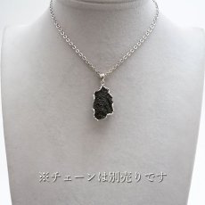 画像4: モルダバイト 原石 ペンダントトップ SV925 【 一点もの 】チェコ産 Moldavite 天然ガラス パワーストーン 隕石 才能 能力 モルダヴ石 浄化 お守り 天然石 カラーストーン (4)