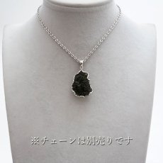 画像4: モルダバイト 原石 ペンダントトップ SV925 【 一点もの 】チェコ産 Moldavite 天然ガラス パワーストーン 隕石 才能 能力 モルダヴ石 浄化 お守り 天然石 カラーストーン (4)