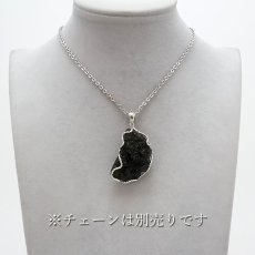 画像6: モルダバイト 原石 ペンダントトップ SV925 【 一点もの 】チェコ産 Moldavite 天然ガラス パワーストーン 隕石 才能 能力 モルダヴ石 浄化 お守り 天然石 カラーストーン (6)