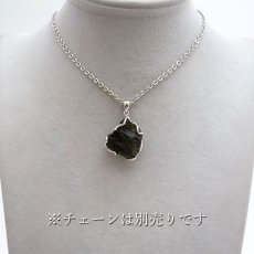 画像4: モルダバイト 原石 ペンダントトップ SV925 【 一点もの 】チェコ産 Moldavite 天然ガラス パワーストーン 隕石 才能 能力 モルダヴ石 浄化 お守り 天然石 カラーストーン (4)