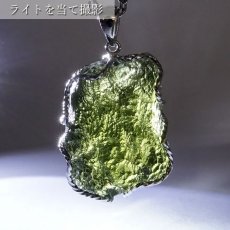 画像3: モルダバイト 原石 ペンダントトップ SV925 【 一点もの 】チェコ産 Moldavite 天然ガラス パワーストーン 隕石 才能 能力 モルダヴ石 浄化 お守り 天然石 カラーストーン (3)