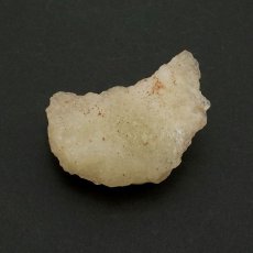 画像3: 【 一点もの 】リビアングラス 原石 67.6g リビア砂漠産 インパクトガラス Libyan Glass 隕石 天然ガラス テクタイト 希少 レア 天然石 パワーストーン カラーストーン (3)