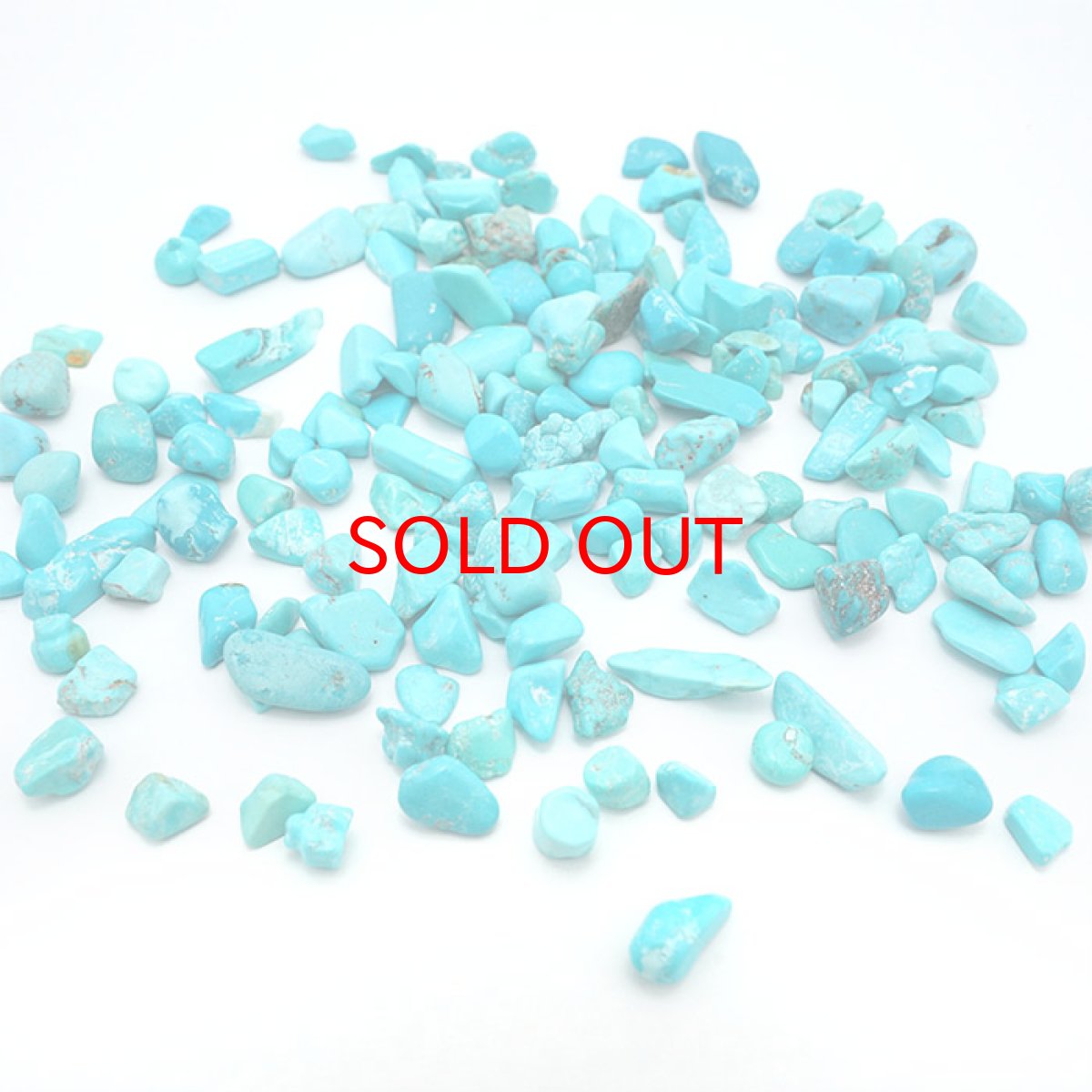 画像2: さざれ 100g 染めターコイズ'(中粒) フェイクターコイズ トルコ石 着色 天然石 パワーストーン カラーストーン (2)