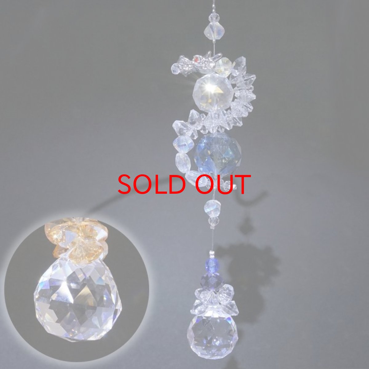 画像4: 【数量限定】高品質【プリズムクリスタル仕様】 昇り龍サンキャッチャー 極み ゴールド 《台付き》 ドラゴン DRAGON 日本製 正月 新年 飾り物 縁起物 インテリア 開運 雑貨 窓 風水 太陽光 ラッキーカラー 風水 開運 ギフト プレゼント キラキラ (4)