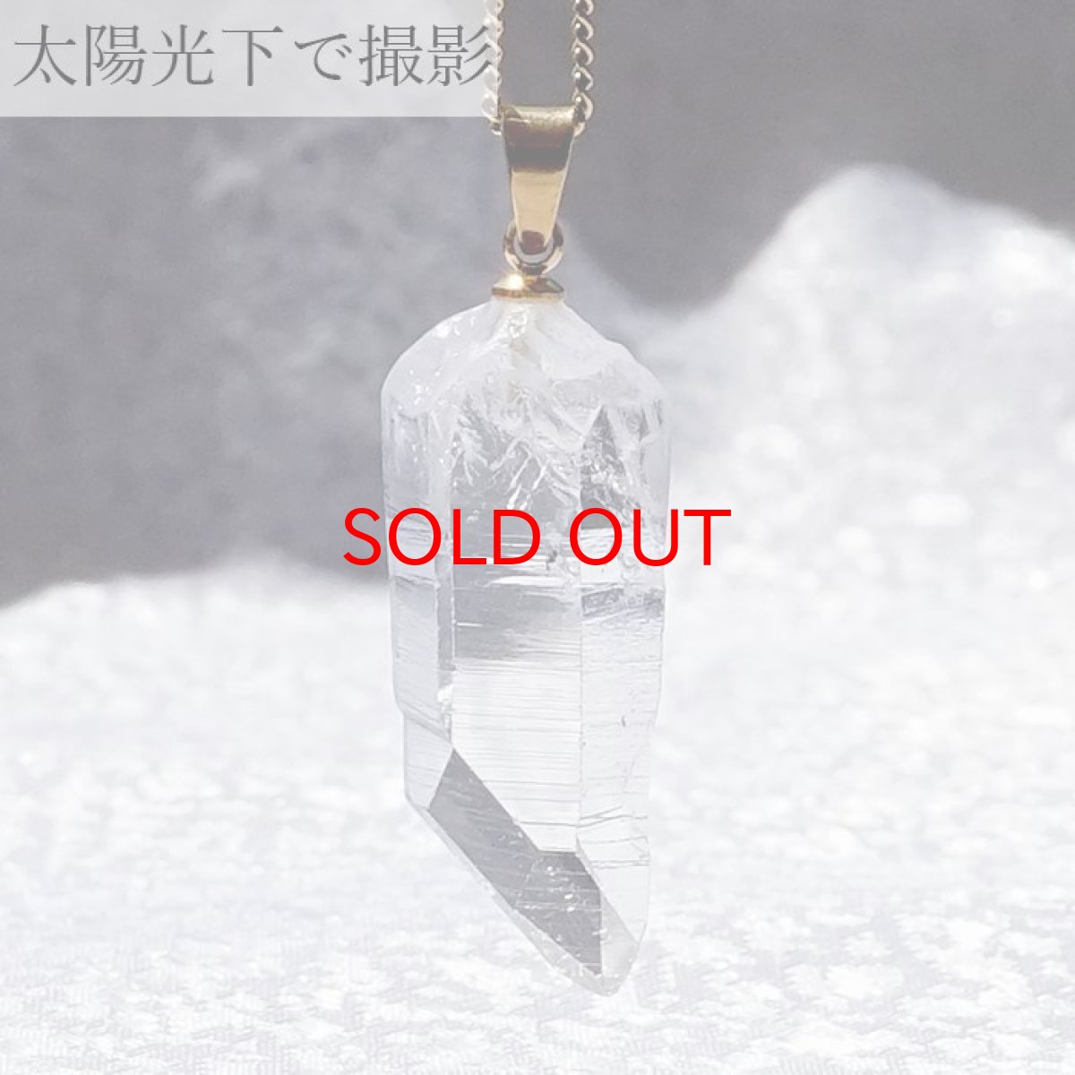 画像3: 【一点もの】 レムリアンシード ペンダントトップ ゴールド クォーツ 水晶 コロンビア産 ステンレス 日本製 最上級の水晶 原石 浄化 空間 リフレッシュ パワーチャージ ポイント 天然石 パワーストーン 希少石 レアストーン カラーストーン (3)