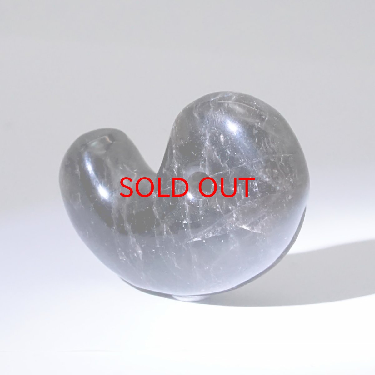 画像6: 【 一点もの 】 山梨黒平水晶 勾玉 43mm 黒 山梨県産 黒平鉱山 日本製 国産水晶 黒平 稀少価値 日本銘石 お守り パワーストーン 天然石 カラーストーン 【 正規販売店 】 (6)