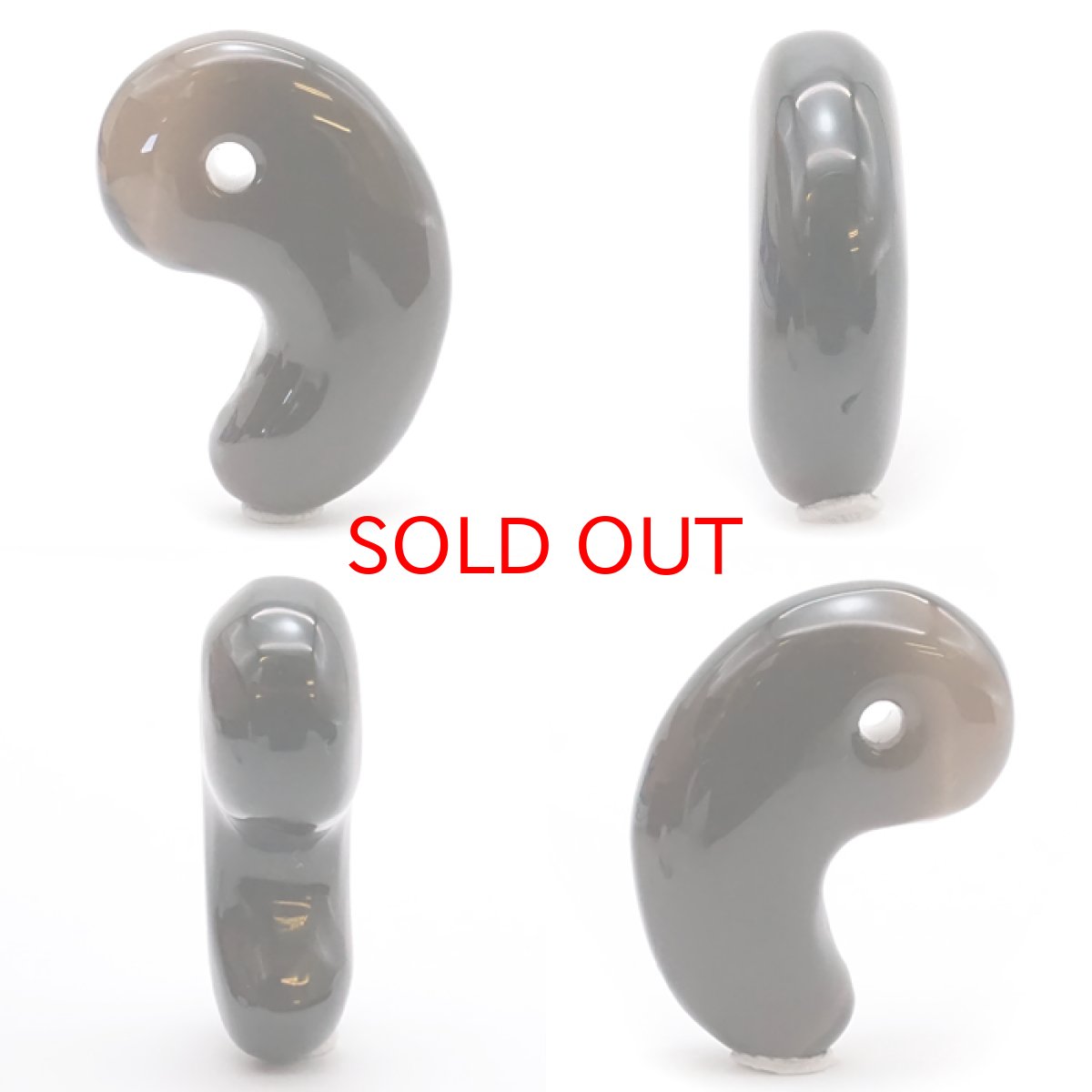 画像2: 【 一点もの 】 山梨黒平水晶 勾玉 38mm 黒 山梨県産 黒平鉱山 日本製 国産水晶 黒平 稀少価値 日本銘石 お守り パワーストーン 天然石 カラーストーン 【 正規販売店 】 (2)